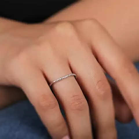 silver ring benefits wear silver to shine your luck and health | Silver Ring  Benefits: चांदी का इस रूप में इस्तेमाल है लाभकारी, किस्मत चमकाने के लिए यूं  पहने चांदी