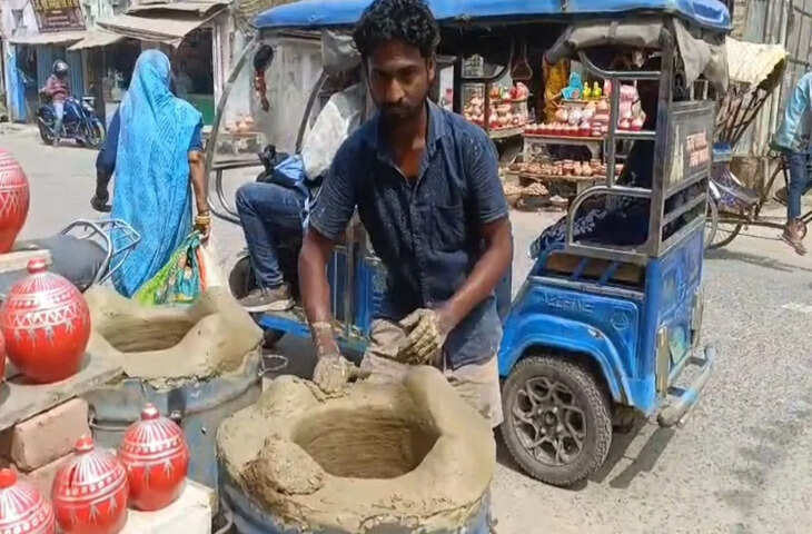 युद्ध के असर से एलपीजी संकट: दरभंगा के कुम्हार मिट्टी के चूल्हे बनाने में जुटे