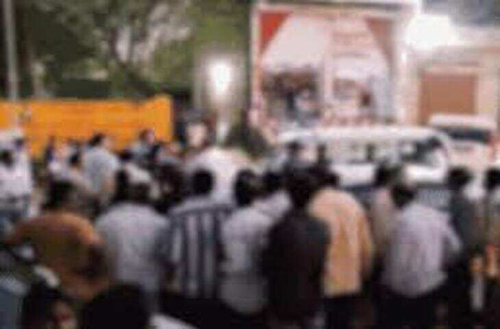 रींगस में ASI पर कार सवार युवकों का हमला, वीडियो में देंखे वर्दी फाड़ी, दो आरोपी गिरफ्तार