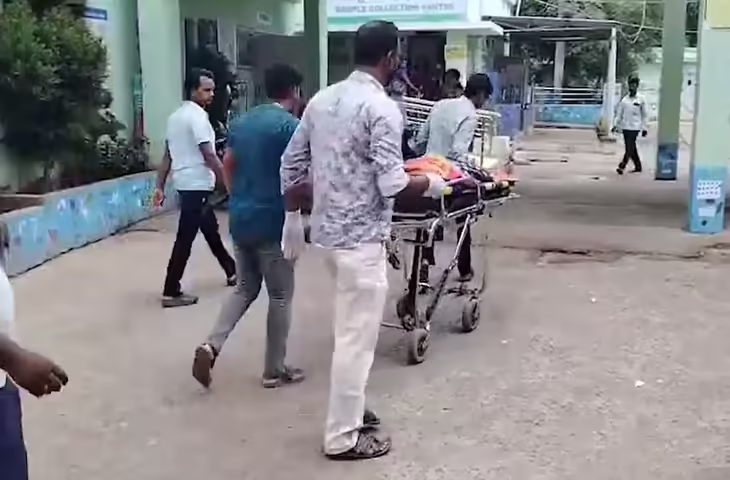 तेज रफ्तार बोलेरो और ट्रक की भीषण टक्कर, 6 की मौत, 7 घायल; शादी समारोह से लौटते समय हुआ हादसा
