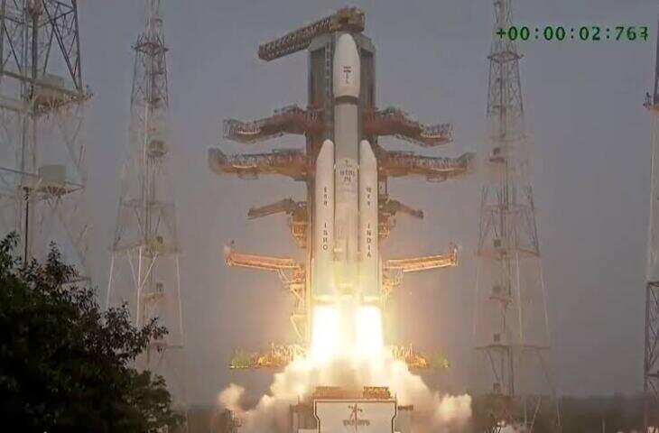 लॉन्च होते ही रॉकेट से टकराई बिजली, फिर जो हुआ उसे देखकर वैज्ञानिक भी रह गए हैरान