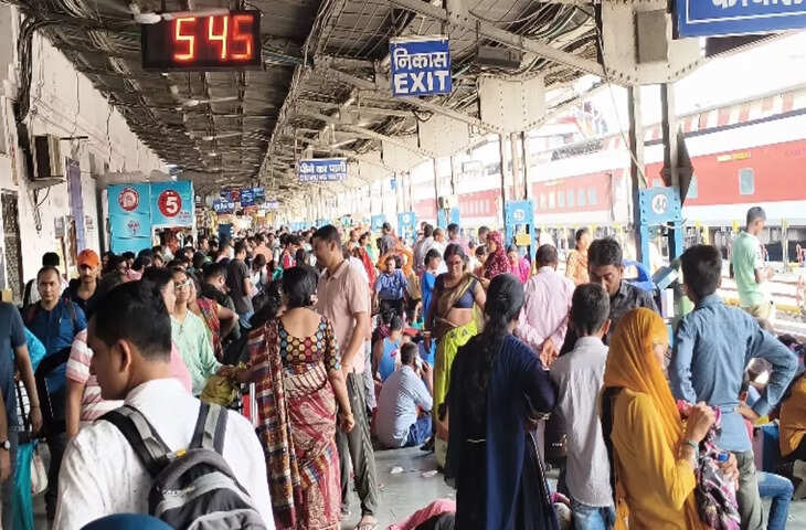 यात्रियों के सामने खड़ी हुई एक और समस्या, समर स्पेशल ट्रेनें हो रही इतनी घंटे लेट