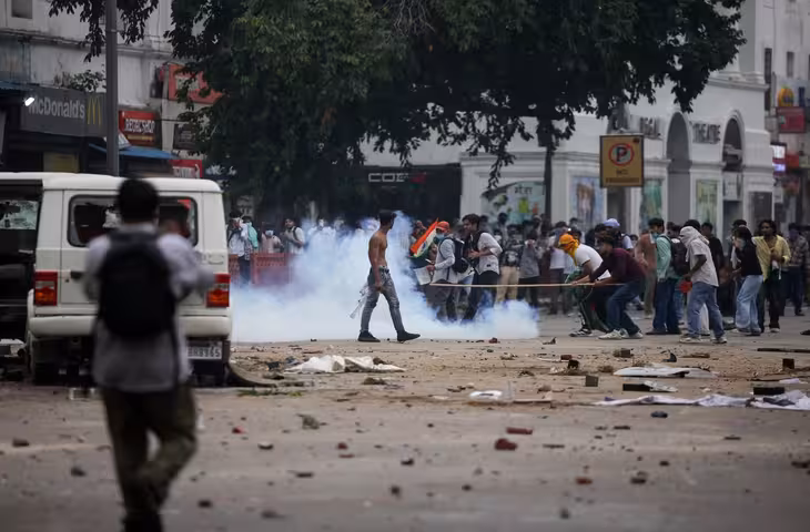 सुप्रीम कोर्ट ने आंदोलन से जुड़ी सभी FIR रद्द कीं, हिंसा करने वालों पर नए केस का आदेश