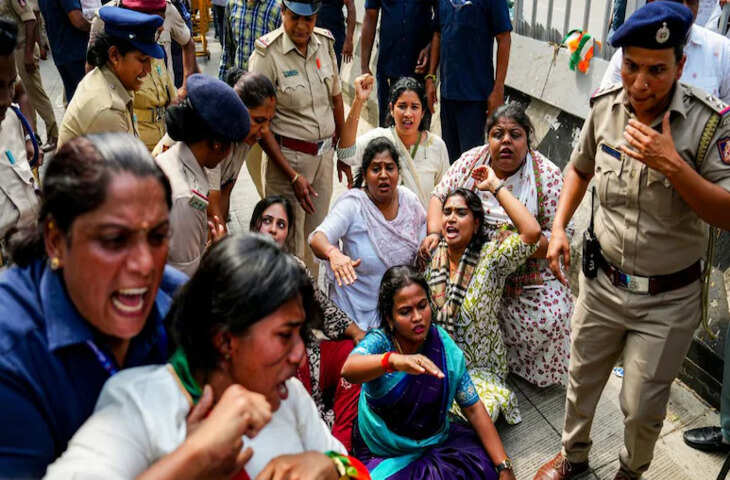 NEET लीक, SSC में धांधली और CBSE का 'डिजिटल' ब्लंडर...एग्जाम सिस्टम को कोस रहे छात्र