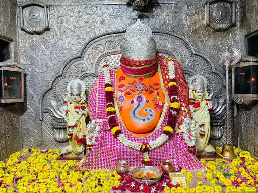 Indore इंदौर में खजराना गणेश और रणजीत हनुमान के दर्शन