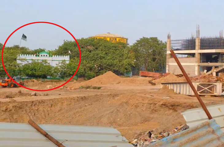 वाराणसी में 200 साल पुरानी अजगैब शहीद मस्जिद पर बुलडोजर कार्रवाई, वीडियो में जाने रातों-रात ढहाया गया ढांचा