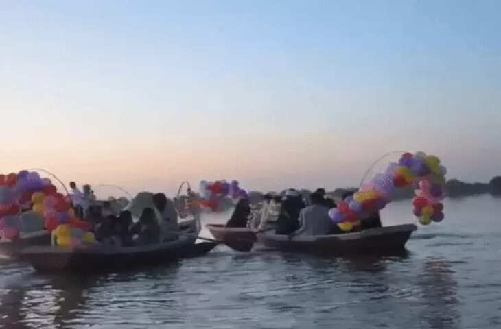 भीलवाड़ा में अनोखी ‘नाव-बारात’, फुटेज में देखें तालाब के रास्ते 5 किलोमीटर सफर कर दुल्हन के गांव पहुंचा दूल्हा