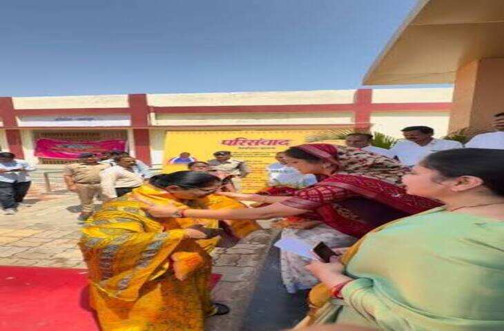 मंदसौर में चौकी प्रभारी का VIDEO वायरल, भाजपा नेता के जन्मदिन समारोह में गाया फिल्मी गाना; विभाग में चर्चा