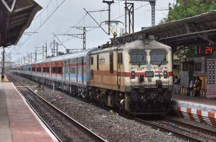 Train Cancelled: आज कई ट्रेनें रहेंगी कैंसिल, कुछ आधे रास्ते तक चलेंगी, यहाँ देखिये पूरी लिस्ट&nbsp;