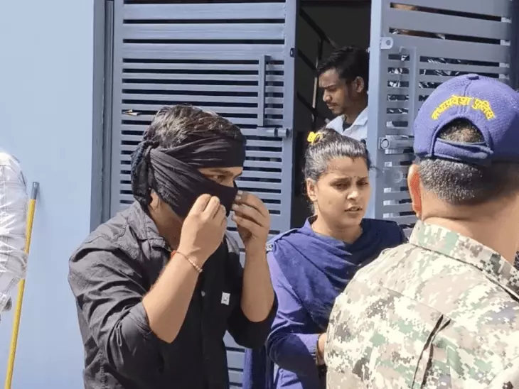 दतिया में सेक्स रैकेट की सूचना पर होटल में पुलिस की दबिश, 4 युवक-युवतियां मिले; एंट्री और स्टॉक रजिस्टर जब्त