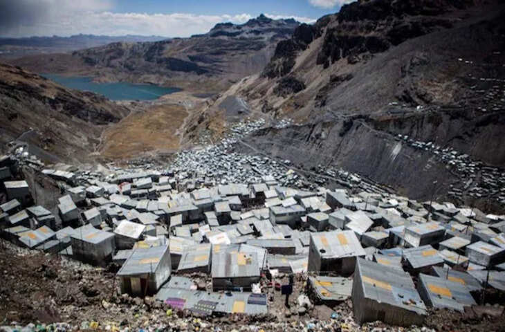 बादलों के बीच बसा दुनिया का सबसे दुखी शहर, 30 हजार लोग जी रहे घुट-घुटकर जिंदगी, बिना सैलरी करते हैं काम