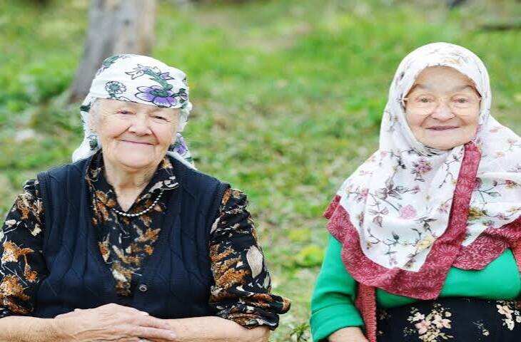 इस देश में 100 साल जीना है आम बात, लोग लंबी उम्र का राज मानते हैं खास जीवनशैली को