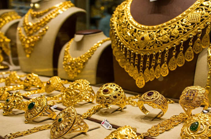 Rakhi पर सोने की खरीदारी हुई आसान: ₹1.58 लाख पर आया सोना, चांदी की कीमतों में भी भारी मंदी