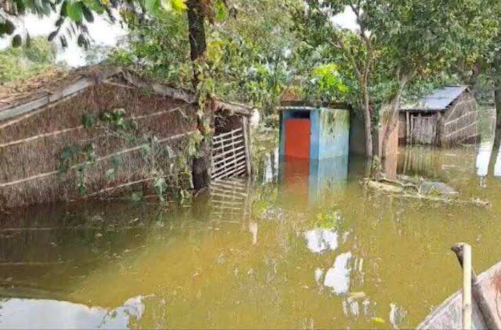 बाढ़ में डूबे घर, छतों पर फंसे परिवार&hellip; बिहार से आई डराने वाली तस्वीरें