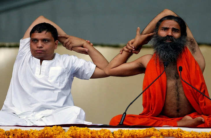 बाबा रामदेव का बड़ा दावा, बोले- आचार्य बालकृष्ण को जेल में मरवाने की रची गई थी साजिश; 15 साल पुराने केस में हुए बरी