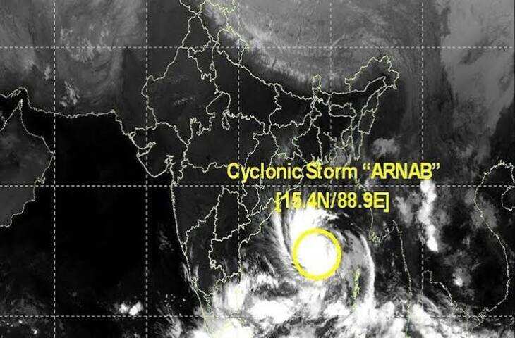 आंध्र प्रदेश के तट की ओर बढ़ रहा चक्रवात, वीडियो में जाने 125 किमी/घंटा की रफ्तार से चलेंगी हवाएं; राजस्थान समेत 10 राज्यों में बारिश का अलर्ट