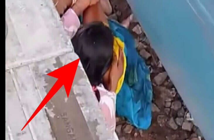 मौत को मात: रेलवे लाइन क्रॉस करते वक्त तेज रफ्तार ट्रेन आई सामने, 3 महिलाएं और 1 बच्ची पटरी पर फंसी, फिर हुआ चमत्कार