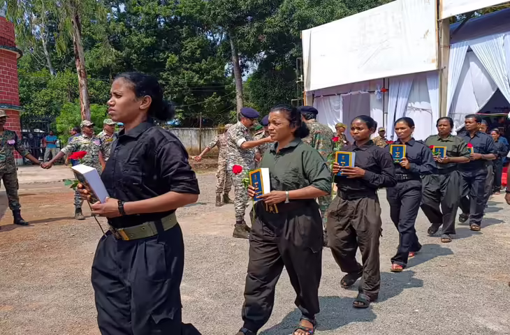 झारखंड में भाकपा माओवादी के सबसे बड़े सरेंडर की तैयारी, पुलिस मुख्यालय में होगी प्रस्तुति