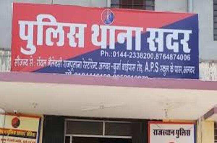 अलवर में पर्स छीनने की वारदात, फुटेज में देंखे पीछा करने पर एक आरोपी पकड़ा गया