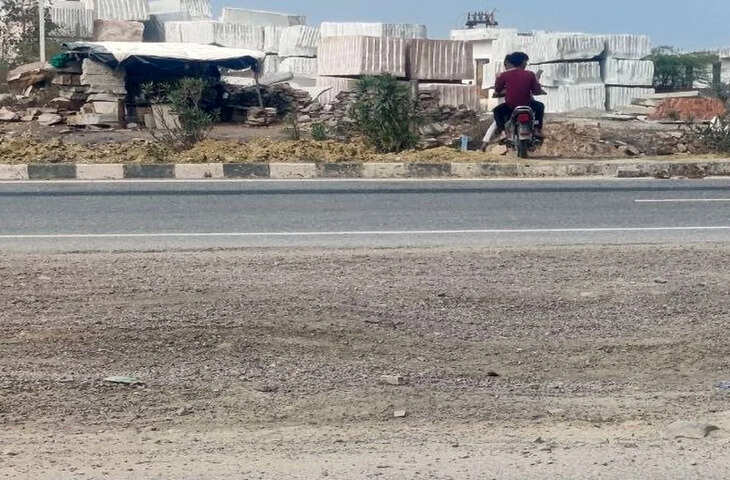 एनएच-27 पर कट नहीं होने से बढ़ रहे हादसे, तीन मासूमों की मौत के बाद उठे सवाल