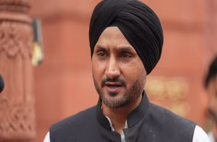 'पंजाब की राज्यसभा सीट कितने में बेची गई थी बताऊं? गद्दार का टैग मिलने पर आगबबूला हुए भज्जी&nbsp;