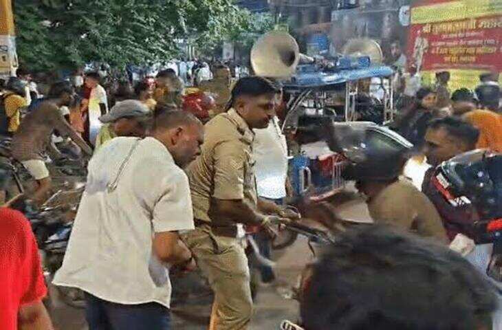 वाहन चेकिंग के दौरान भिड़े कांस्टेबल और बाइक सवार, Video वायरल &nbsp;