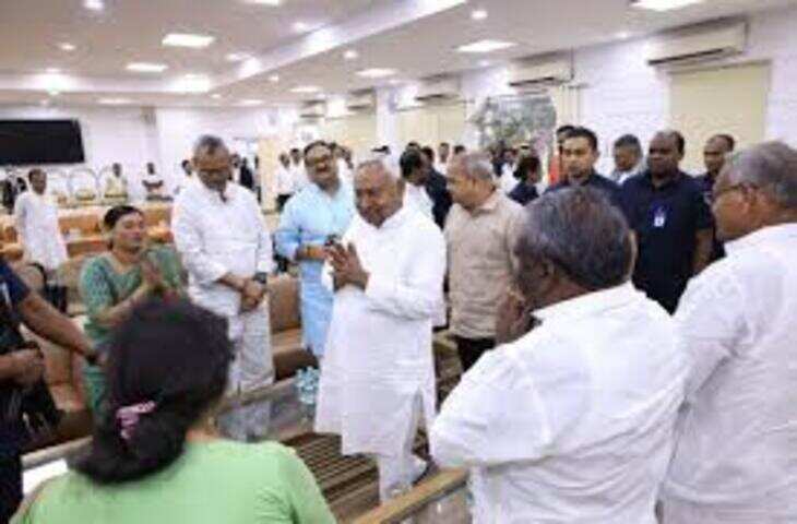 इफ्तार पार्टी में दिखा बदला राजनीतिक माहौल, नीतीश और निशांत की उपस्थिति बनी चर्चा का विषय