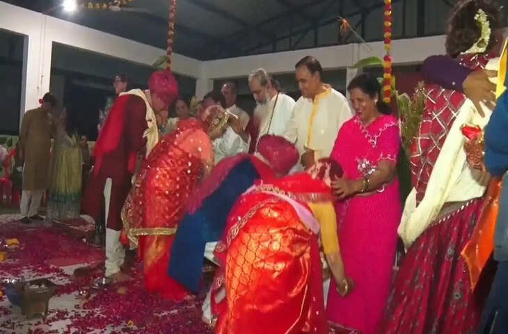 Viral: राम, बलराम और प्रकाशानंद&hellip;. उज्जैन में इटली-स्पेन और इंग्लैंड के 3 विदेशी जोड़ों ने की शादी, हिंदू रीति-रिवाज से लिए 7 फेरे