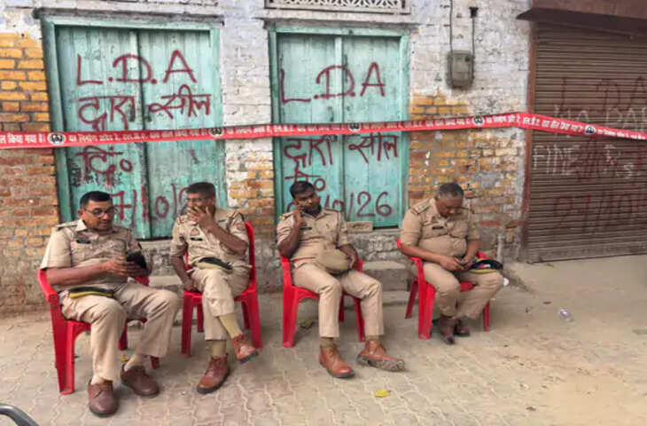 लखनऊ ट्रिपल मर्डर केस में फरार आरोपी राजेश शुक्ला गिरफ्तार, चबूतरे के विवाद में हुई थी तीन लोगों की हत्या