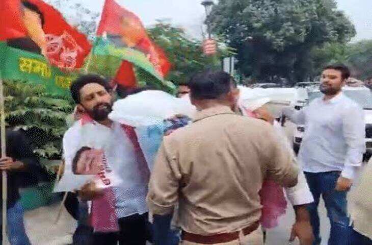 NEET पेपर लीक मामले को लेकर यूपी में प्रदर्शन तेज, प्रयागराज में वकीलों ने निकाला जुलूस; बोले- "अब लड़ाई सड़कों पर होगी"