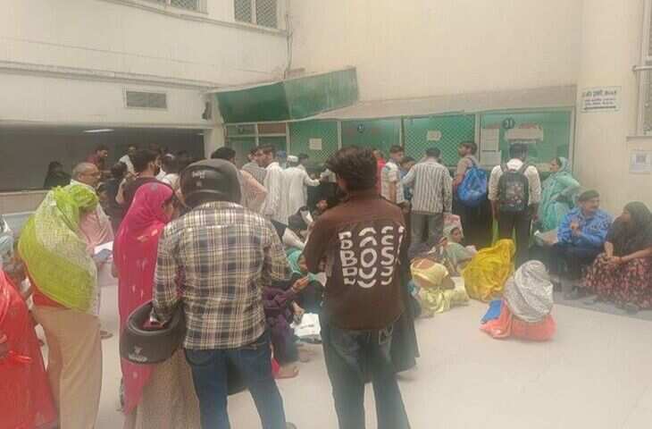 SMS अस्पताल में मरीजों की परेशानी बढ़ी, भर्ती&ndash;डिस्चार्ज प्रक्रिया बनी लंबी कतारों की वजह