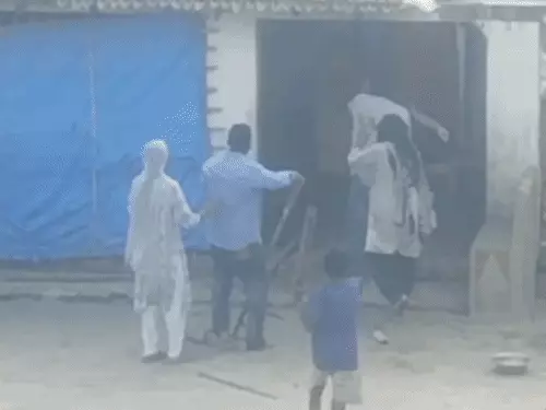 मुजफ्फरपुर में महिलाओं पर लाठी-डंडों से हमला, घर में घुसकर रेप की कोशिश का आरोप; विरोध करने पर चाकू से वार और मारपीट
