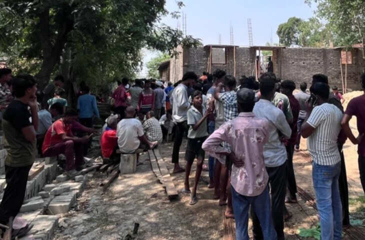 रात के अंधेरे में खौफनाक वारदात: एक ही परिवार के चार लोगों की हत्या, गांव में पसरा मातम