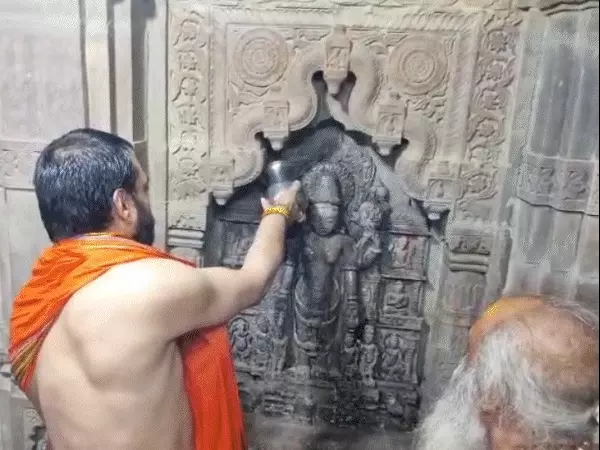 नागपंचमी पर खुले नागचंद्रेश्वर मंदिर के पट, भक्तों का पहुंचना शुरू; 24 घंटे होंगे दर्शन