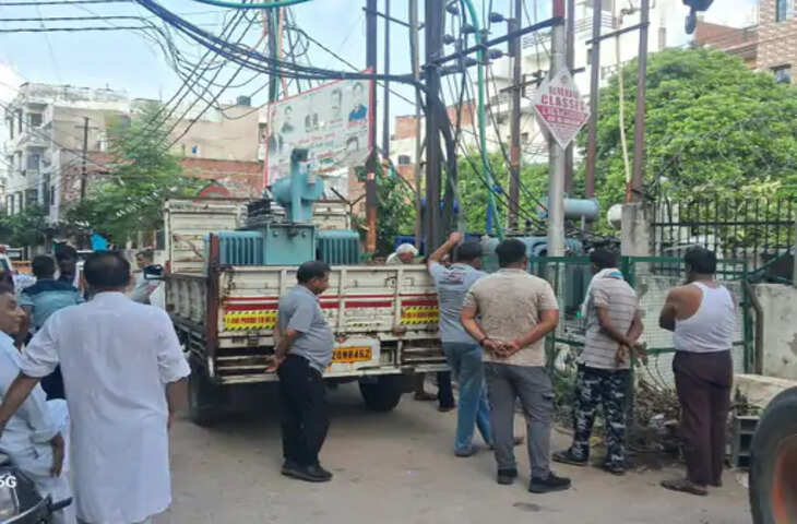लखनऊ में बारिश का कहर: 50 गांवों की बिजली गुल, ट्रांसफार्मर में आग, करंट से भैंस की मौत