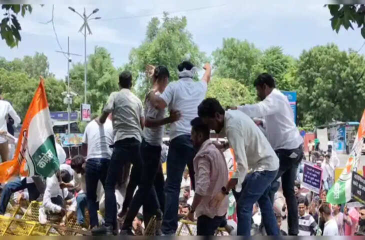 अजमेर स्मार्ट सिटी परियोजना में अव्यवस्थाओं को लेकर युवा कांग्रेस का जोरदार प्रदर्शन