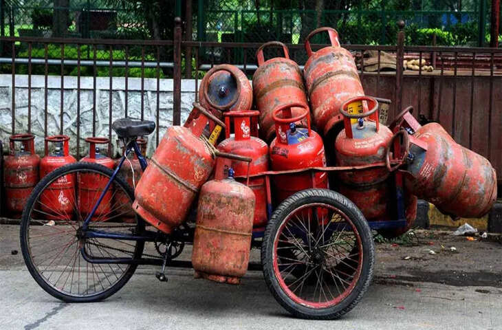 LPG Rate Today: आज 14.2 किलो वाले घरेलू गैस सिलेंडर की क्या है नई कीमत? US-ईरान तनाव के बीच जानें ताजा रेट​​​​​​​