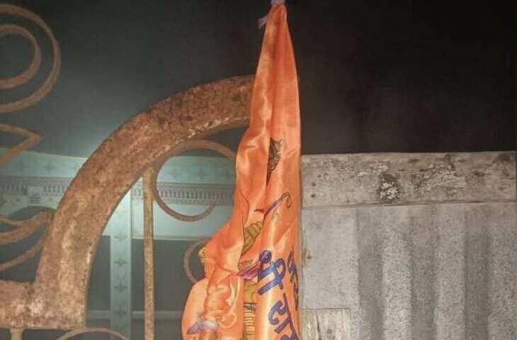 मस्जिद को किया आग के हवाले; साइट से मिला बजरंगदल का झंडा और एक धमकी भरा संदेश