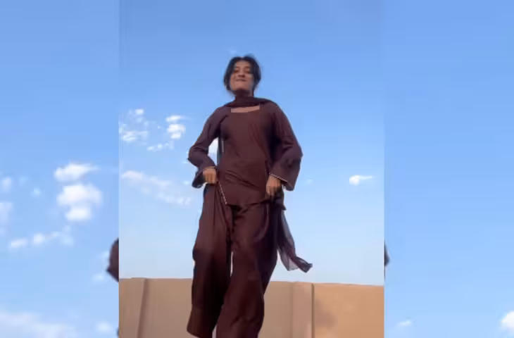 &lsquo;Tera Deedar Hua&rsquo; पर लड़की का खूबसूरत डांस, प्यारे एक्सप्रेशन और अदाओं ने जीता लोगों का दिल