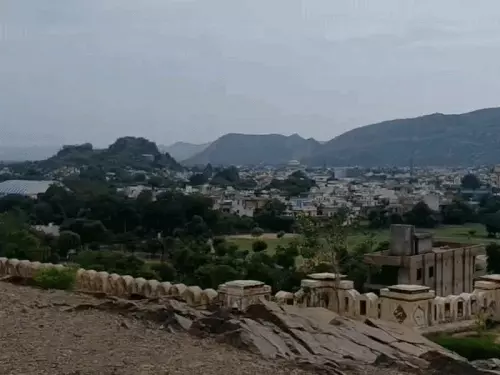 अलवर में मानसून के बाद भी उमस बरकरार, घने बादलों के बीच बारिश का इंतजार