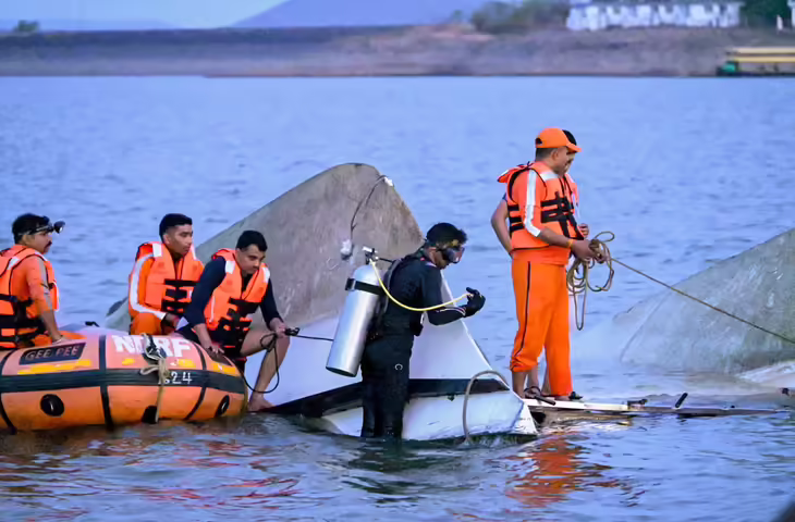 अफसरों को पता था क्रूज में गडबडी, फिर भी नहीं रूके, लिखा था दोनों इंजन बदलना चाहिए, वीडियो में समझें 13 लोगों की मौत का पूरा सच
