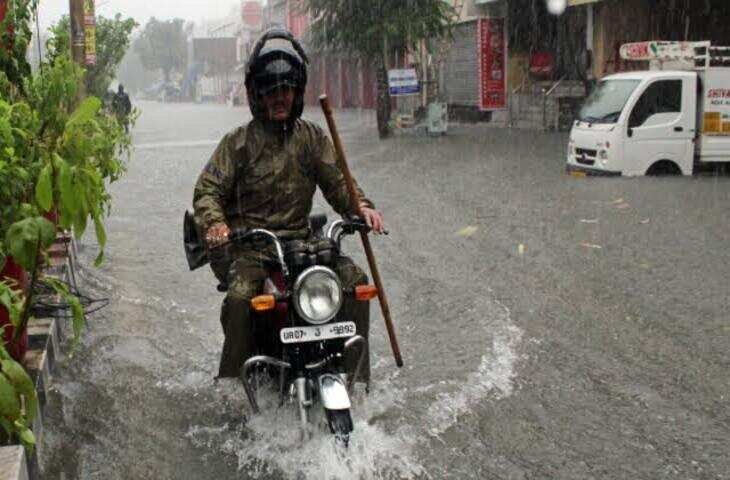 Monsoon Update: दिल्ली में मानसून की एंट्री, UP-बिहार में मूसलाधार बारिश का खतरा, जानें अन्य राज्यों का हाल