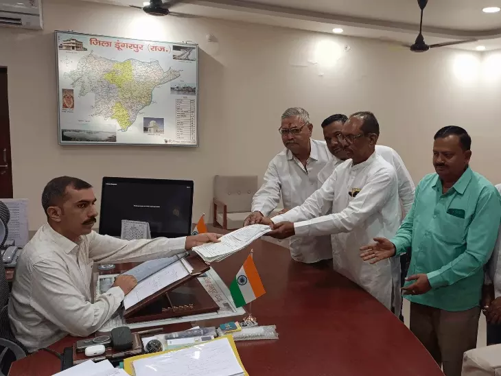 डूंगरपुर जिला परिषद की 37 सीटों पर 174 उम्मीदवार मैदान में, वार्ड-30 में भाजपा के पूर्व जिलाध्यक्ष को बागियों की चुनौती