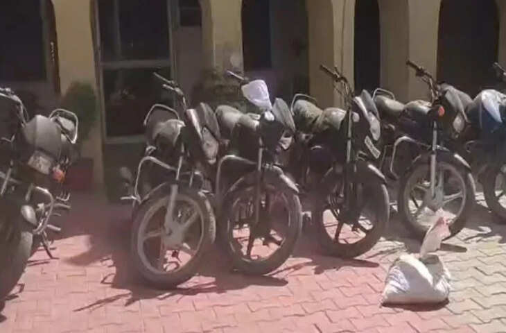 हजार रुपये में चोरी की बाइक का सौदा, शराब तस्करों का &lsquo;सस्ता नेटवर्क&rsquo; बेनकाब, रामगढ़ पुलिस की बड़ी कार्रवाई