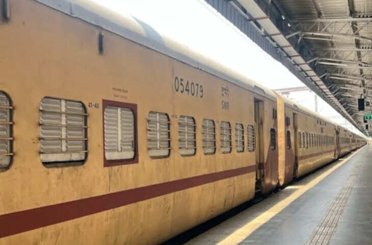 रक्सौल रेलवे जंक्शन पर सत्याग्रह एक्सप्रेस के स्लीपर कोच में युवक का शव फंदे से लटका, रेल पुलिस जांच में जुटी