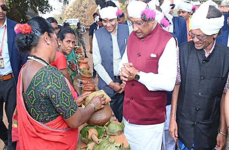 बस्तर के रंग महान विभूतियों के संग, &lsquo;गढ़बेंगाल घोटुल&rsquo; में लोक-संस्कृति की छटा निराली