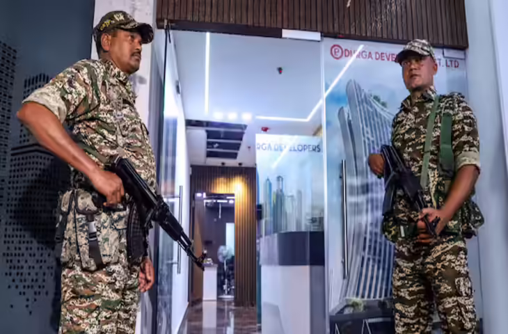 मतदान से पहले सुरक्षा चाक-चौबंद! Bihar चुनाव में हर बूथ पर सशस्त्र बल, सीमाएं सील, 4.5 लाख सुरक्षाकर्मी तैनात​​​​​​​