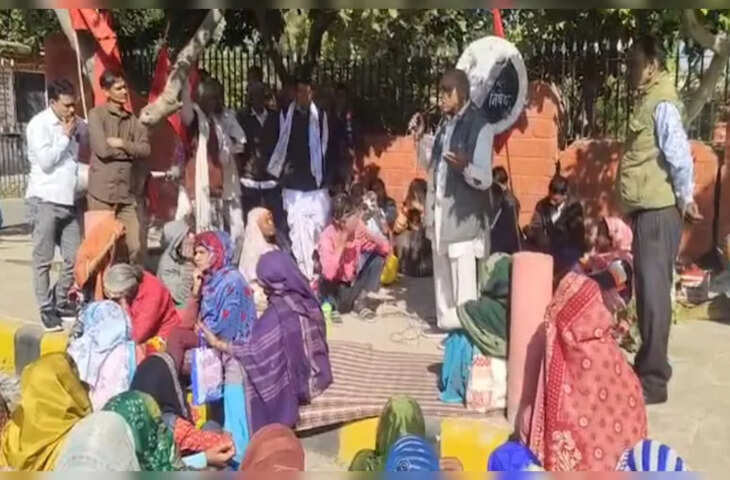 पीएम आवास योजना का फार्म भरने के बाद भी नहीं म‍िला घर, जोरदार प्रदर्शन