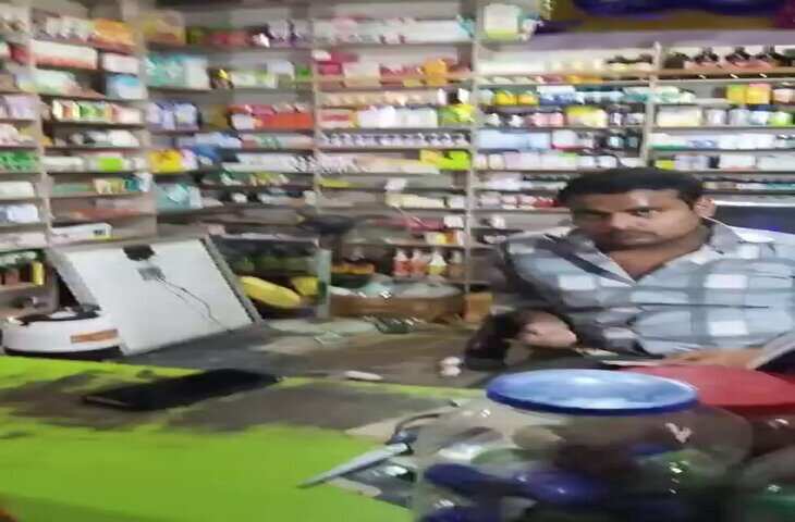 Viral Video : तेज DJ ने दुकान में मचाई तबाही! Bass की कंपन से गिरने लगा सारा सामान, बेबस होकर देखता रहा दुकानदार