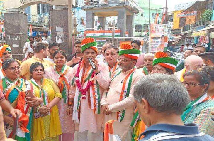महिलाओं संग डांस करते दिखे बुलंदशहर के BJP विधायक प्रदीप चौधरी, सोशल मीडिया पर वीडियो वायरल